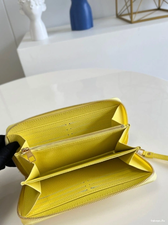 Louis ZIPPY Vuitton Wallet 0501